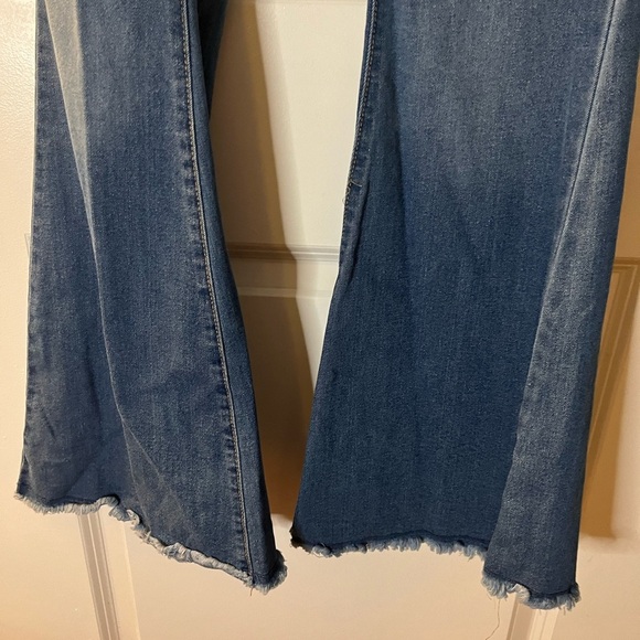 EST 1947 Denim bell bottoms stretchy jeans with heart patch. High waist - Picture 10 of 12